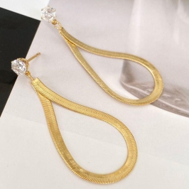 Brinco Longo Dourado com Pedra Brilhante e Design Vazado  Elegante e Moderno