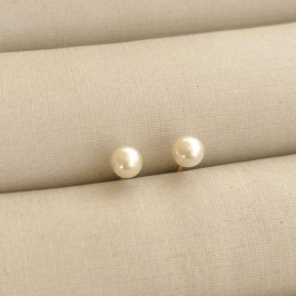 Brinco Pérola Solitária Pequeno  Clássico e Elegante