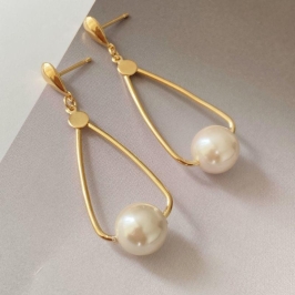 Brinco Longo Gota com Pérola Banhado a Ouro 18k Feminino Elegante e Sofisticado