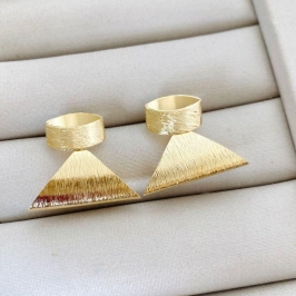 Brinco Geométrico Triângulo – Banhado a Ouro 18K