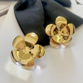 Brinco Flor Lisa Alto Brilho Banhado a Ouro 18k Elegante Luxo