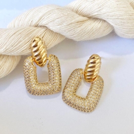 Brinco Maxi Geométrico Cravejado Banhado a Ouro 18k