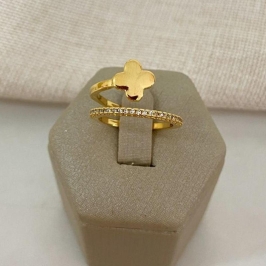 Anel Trevo Vazado com Fileira de Zircônias – Banho de Ouro 18k