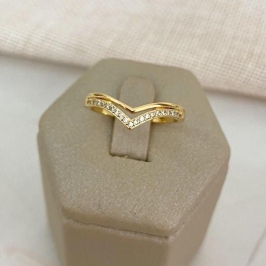 Anel V Cravejado Banhado a Ouro 18k com Zircônias