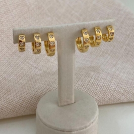 Trio de Argolinhas com Corações Cravejados em Zircônia – Banhadas a Ouro