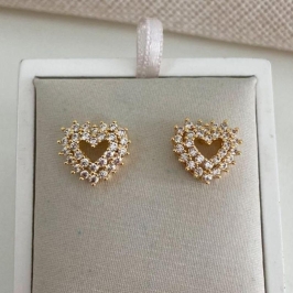 Brinco Coração Vazado com Zircônias – Banhado a Ouro