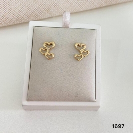 Brinco Pequeno Dourado Três Corações Vazados  Delicado e Romântico