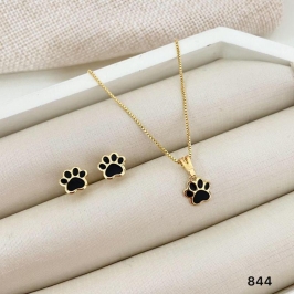 Conjunto Infantil Colar Corrente Veneziana com Pingente Patinha De Cachorro Preta + Brincos Patinha Banhado a Ouro 18k