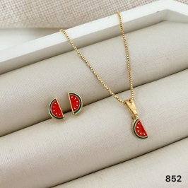 Conjunto Infantil Colar Corrente Veneziana com Pingente Melancia + Brincos Meia Melancia Coloridos Banhado a Ouro 18k