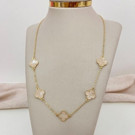 Colar Gargantilha Elo Português Achatado com Pingentes de Trevo em Resina Banhado a Ouro 18k – 45cm