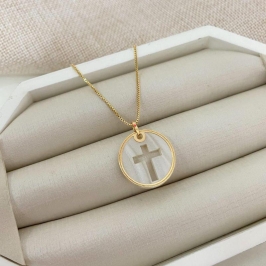 Colar Cruz Vazado Madrepérola Pingente Redondo Banhado a Ouro 18k Gargantilha Religiosa Feminina Masculina