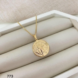 Gargantilha Corrente Veneziana com Pingente Medalha São Bento Banhada a Ouro 18k