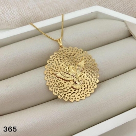 Colar Gargantilha Pingente Redondo Vazado Espírito Santo Corrente Veneziana Banhado a Ouro 18k