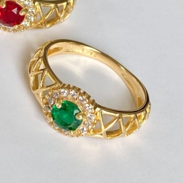 Anel de Formatura Banhado a Ouro 18k com Pedra Central Azul, Vermelha ou Verde