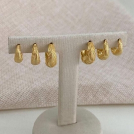 Trio de Argolinhas Texturizadas – Banhadas a Ouro