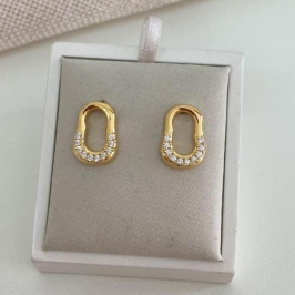 Brinco Argola Oval com Zircônias – Banhado a Ouro