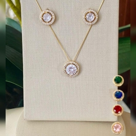 Conjunto Colar Gargantilha Corrente Veneziana com Pingente Redondo Cravejado Zircônia Colorida 45cm Banhado a Ouro 18k