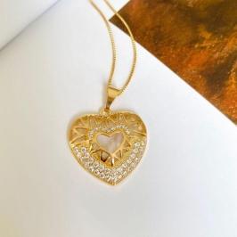 Colar Coração Vazado com Zircônias Banhado a Ouro 18k