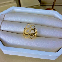 Anel Vazado Geométrico Banhado a Ouro 18k Feminino  Aro Largo com Design Moderno e Elegante