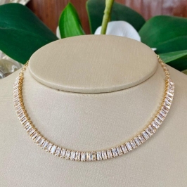 Choker Banhada a Ouro 18k Riviera Baguete Cristal – 32cm + 5cm Extensor