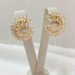 Brinco Luxo Círculo com Zircônias  Banhado a Ouro 18k