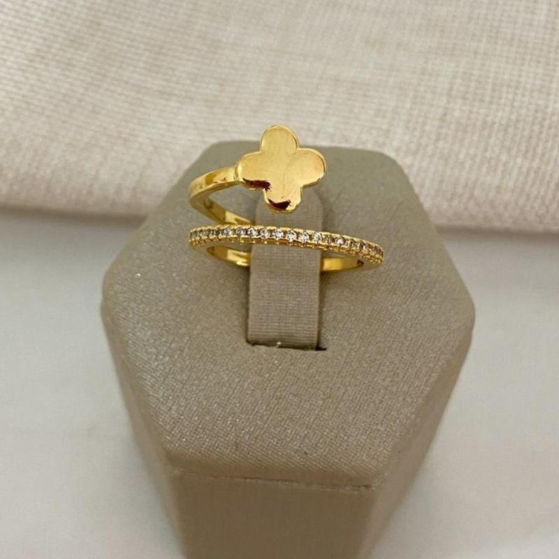 Anel Trevo Vazado com Fileira de Zircônias – Banho de Ouro 18k