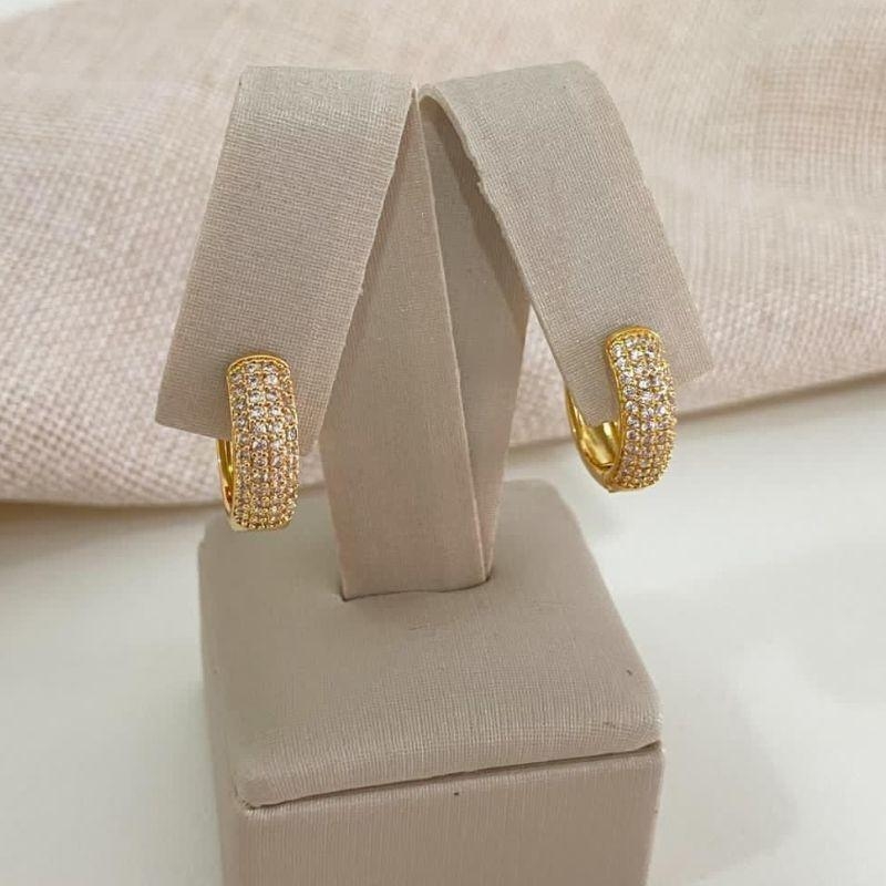 Brinco Argola Grossa com Zircônias – Banhado a Ouro