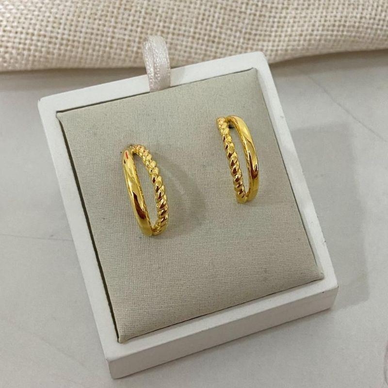 Brinco Argola Meia Cana com Detalhe Torcido – Banhado a Ouro