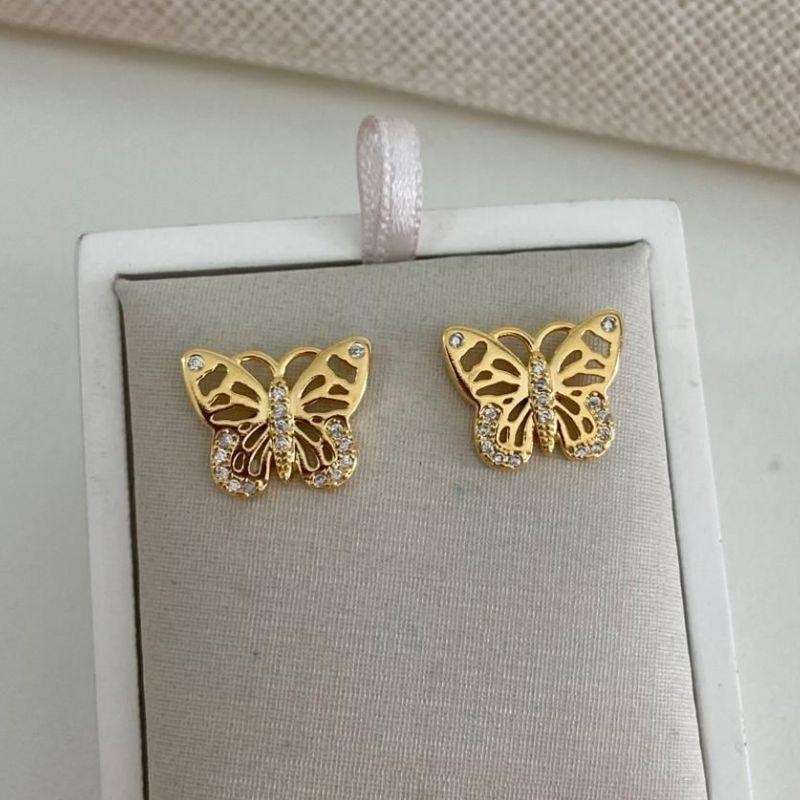 Brinco Borboleta Vazado com Detalhes em Zircônia – Banhado a Ouro