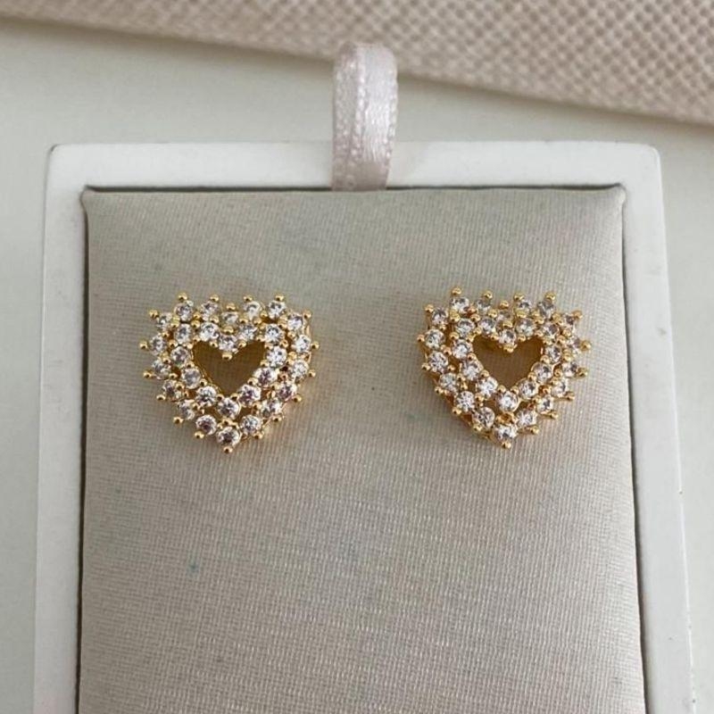 Brinco Coração Vazado com Zircônias – Banhado a Ouro