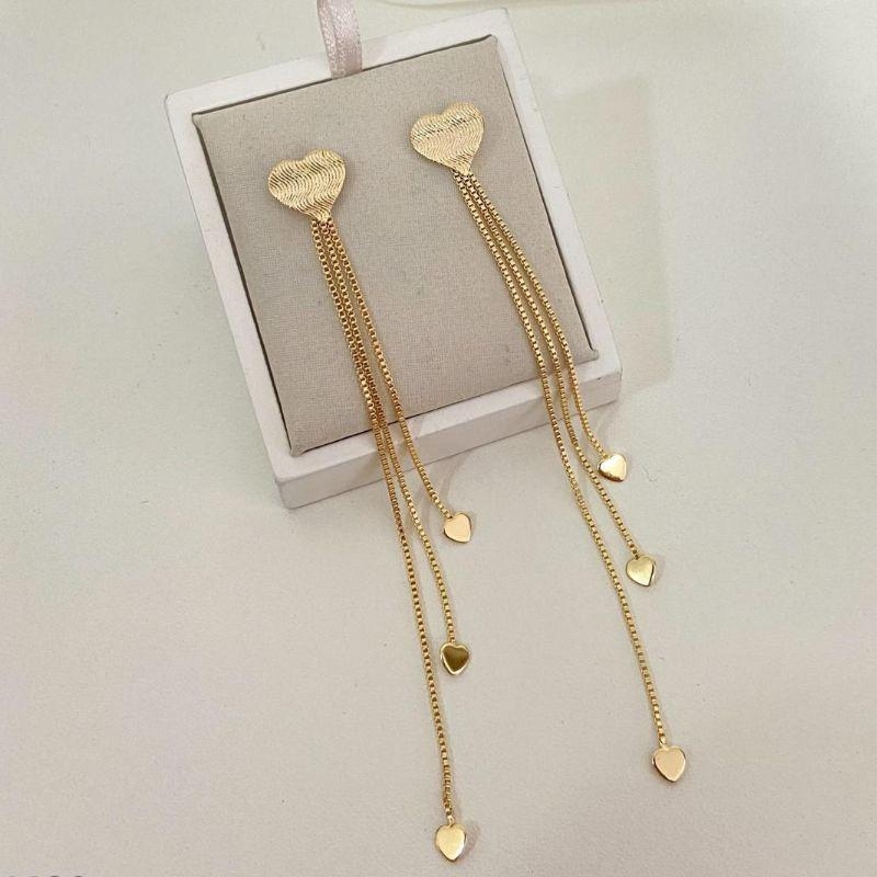 Brinco Longo de Coração com Correntes Banhado a Ouro 18k Feminino Moderno