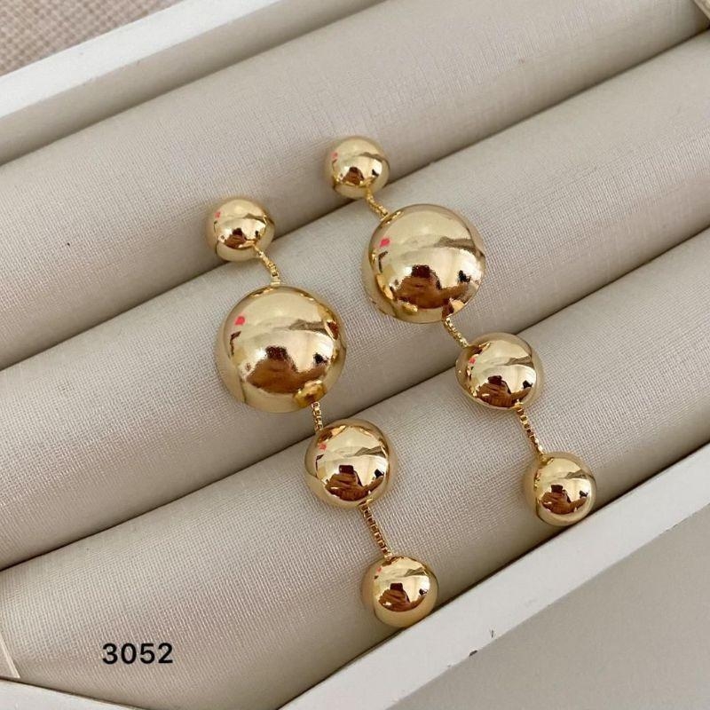 Brinco Longo Articulado Esferas Banhado a Ouro 18k