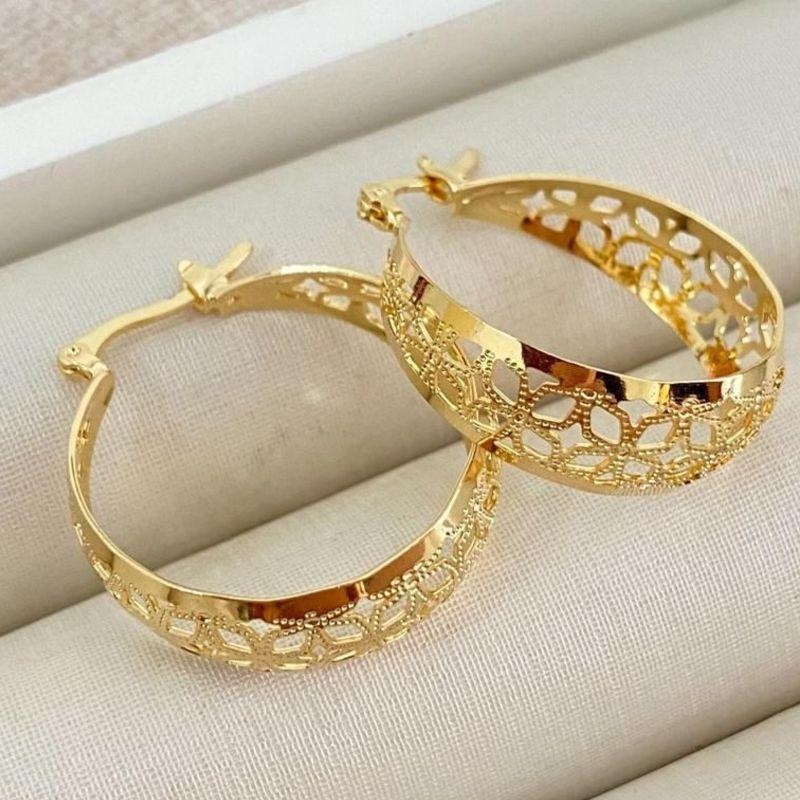 Brinco Argola Média Vazado Renda – Banhado a Ouro