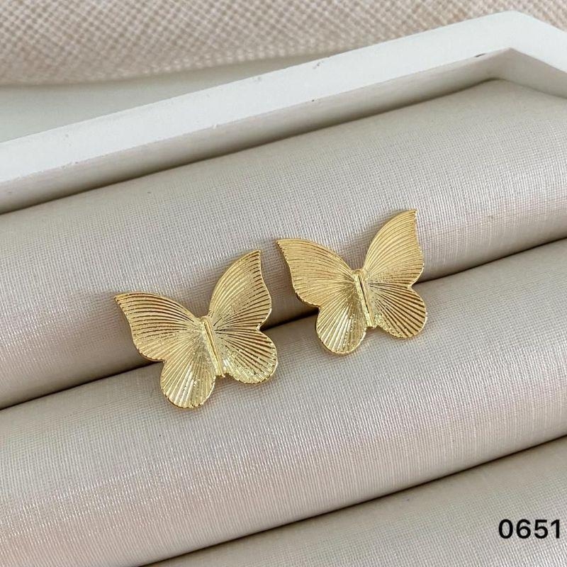 Brinco Borboleta Texturizada – Banhado a Ouro