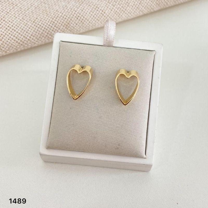 Brinco Coração Vazado Minimalista Banhado a Ouro 18k Feminina