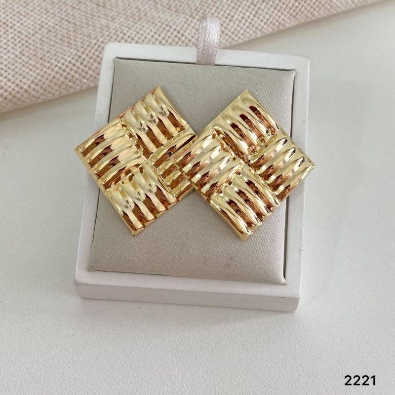Brinco Quadrado Dourado com Textura Ondulada
