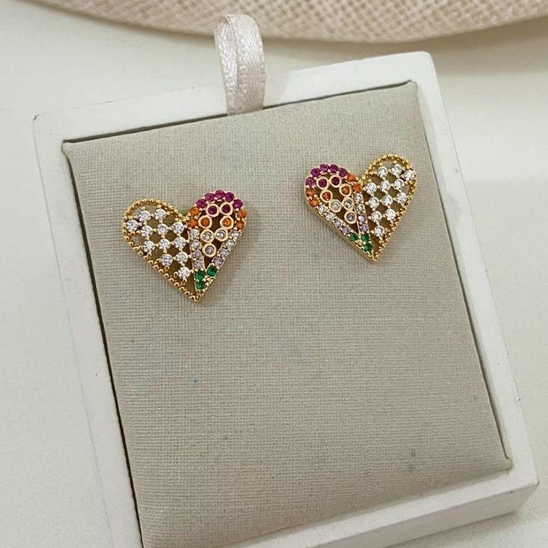 Brinco Coração Colorido Cravejado Banhado a Ouro 18k
