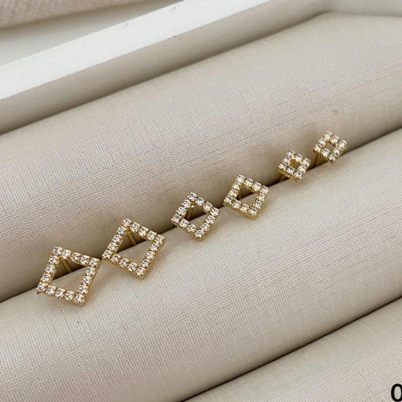 Trio de Brincos Quadrado Vazado Cravejado – Banhado a Ouro