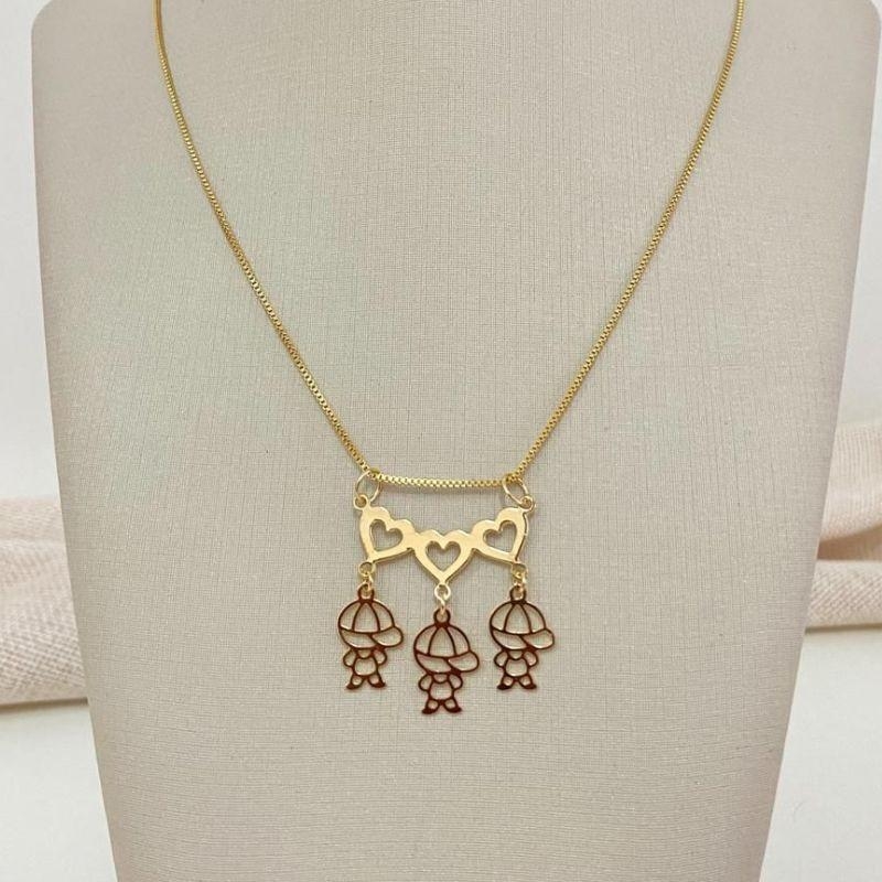 Colar Gargantilha Corrente Veneziana com Pingente Corações e 3 Filhos Banhado a Ouro 18k 45cm