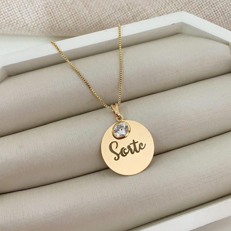 Colar Corrente Veneziana com Pingente Medalha Sorte e Pedra Zircônia Banhado a Ouro 18k