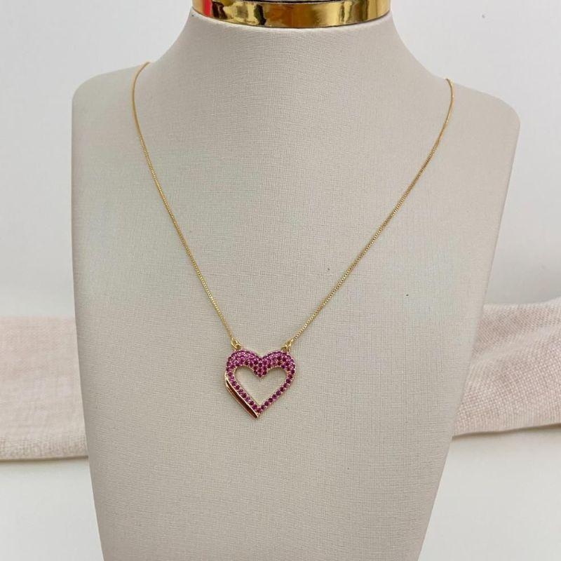 Colar Corrente Veneziana com Pingente Coração Cravejado em Zircônias Rosas Banhado a Ouro 18k