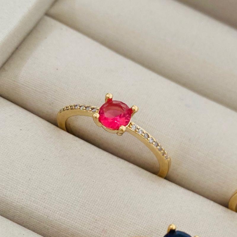 Anel Formatura Solitário com Pedras Coloridas Banhados a Ouro 18k – Azul, Verde e Vermelho