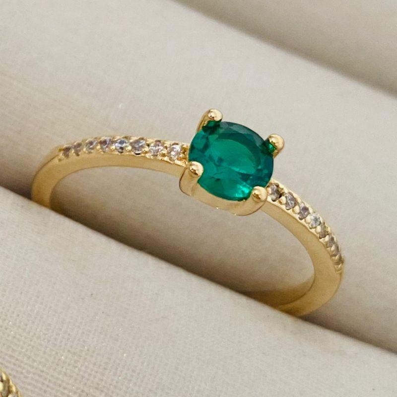 Anel Formatura Solitário com Pedras Coloridas Banhados a Ouro 18k – Azul, Verde e Vermelho