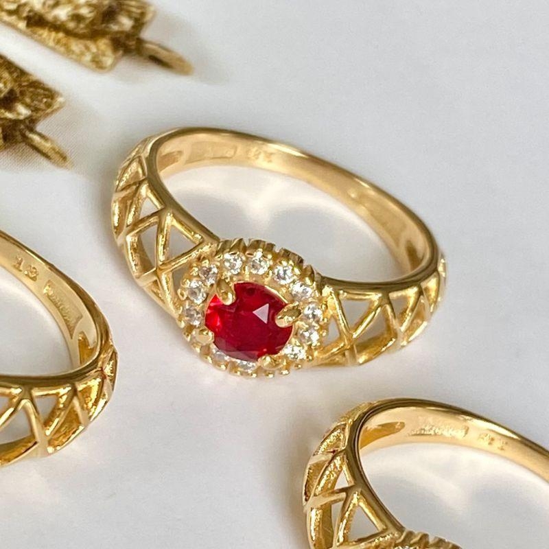 Anel de Formatura Banhado a Ouro 18k com Pedra Central Azul, Vermelha ou Verde