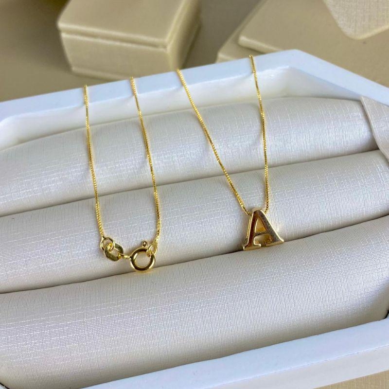 Gargantilha Inicial Lisa – Corrente Veneziana 45cm Banhada a Ouro 18k