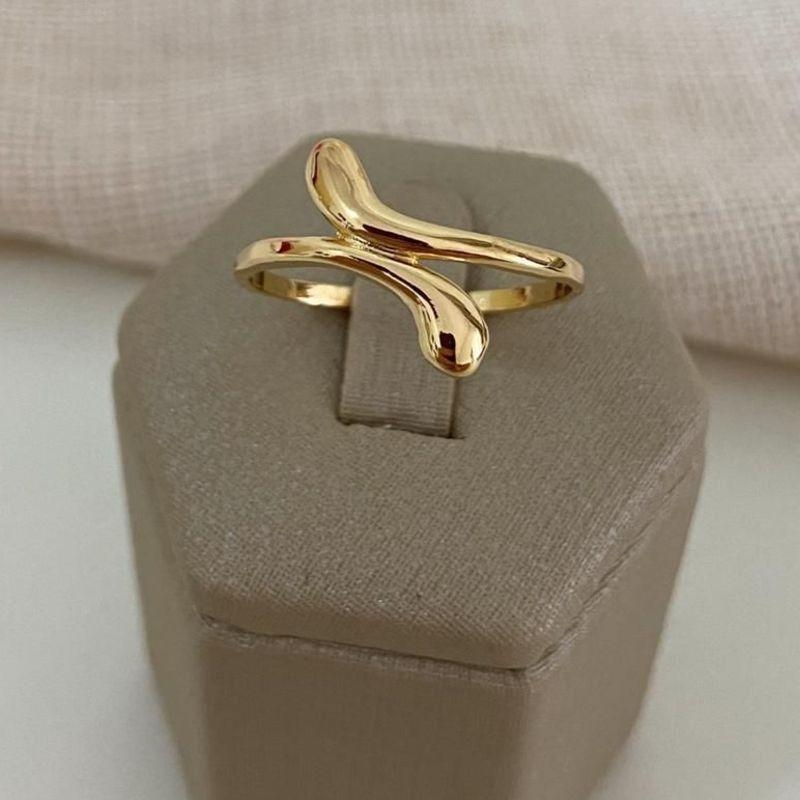 Anel Feminino Cruzado Moderno Orgânico Banhado a Ouro 18k