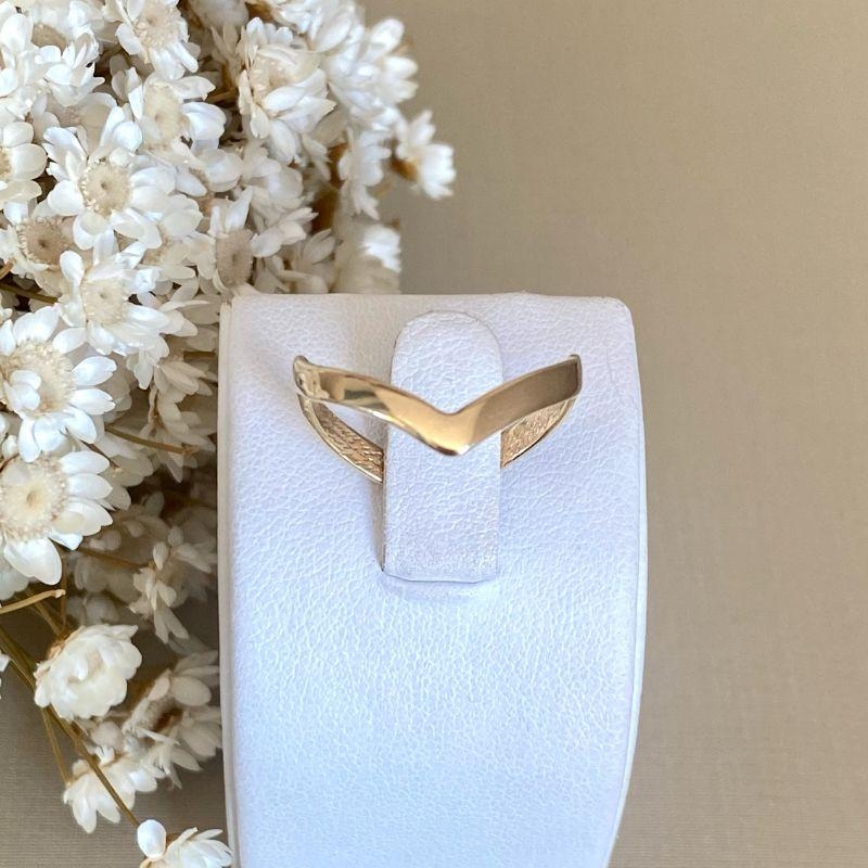 Anel Feminino Banhado a Ouro 18k Formato V  Polido