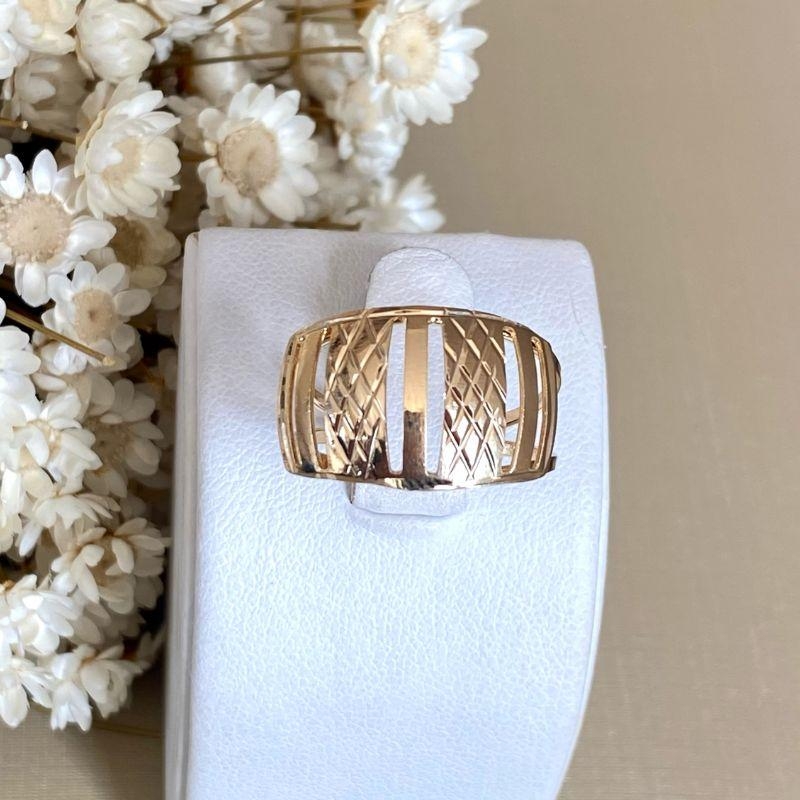 Anel Largo Vazado Geométrico Banhado a Ouro 18k Feminina Moderna e Sofisticada