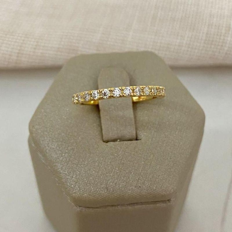 Anel Meia Aliança Cravejado com Zircônias Banhado a Ouro 18k