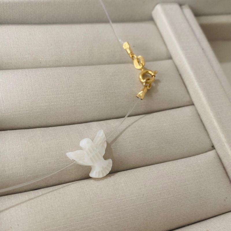 Colar Fio de Nylon Pingente Divino Espírito Santo  40 cm  Fecho Banhado a Ouro 18K